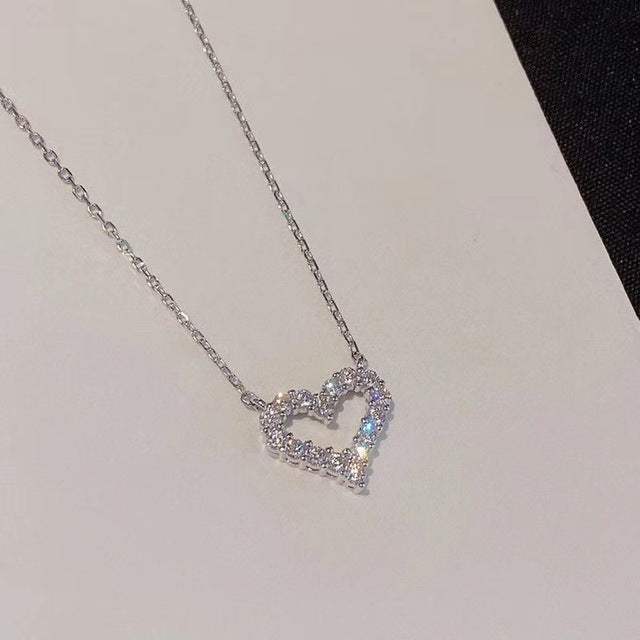 Hollowed Heart Shape Simple Heart-shaped Necklace Female Clavicle Chain